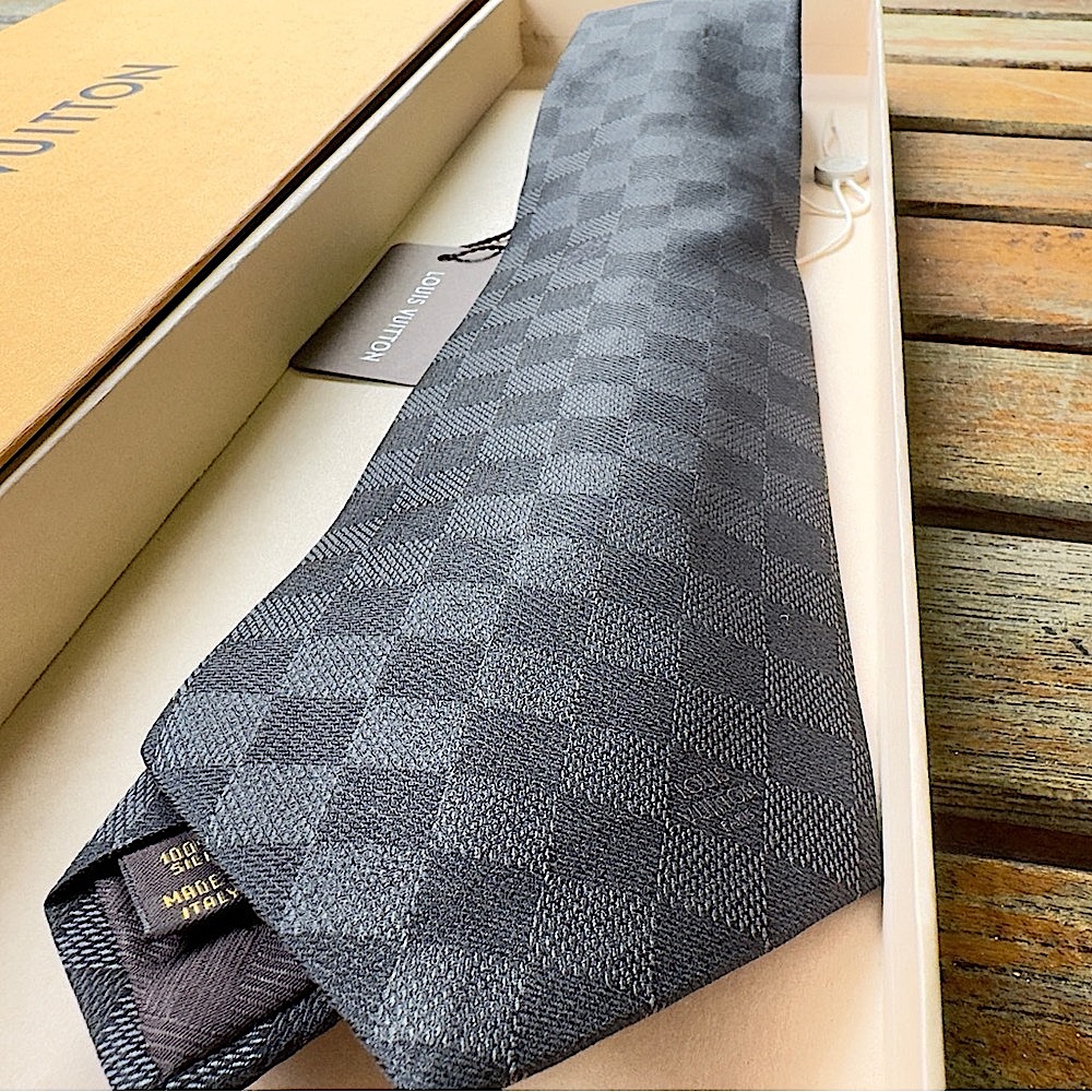 🎁LV HOLIDAY 26’🎁🔥🆕💯 RARE LOUIS VUITTON CLASSIQUE DAMIER DUEL MONOGRAM TIE🔥HOT🔥 - Picture 5 of 17